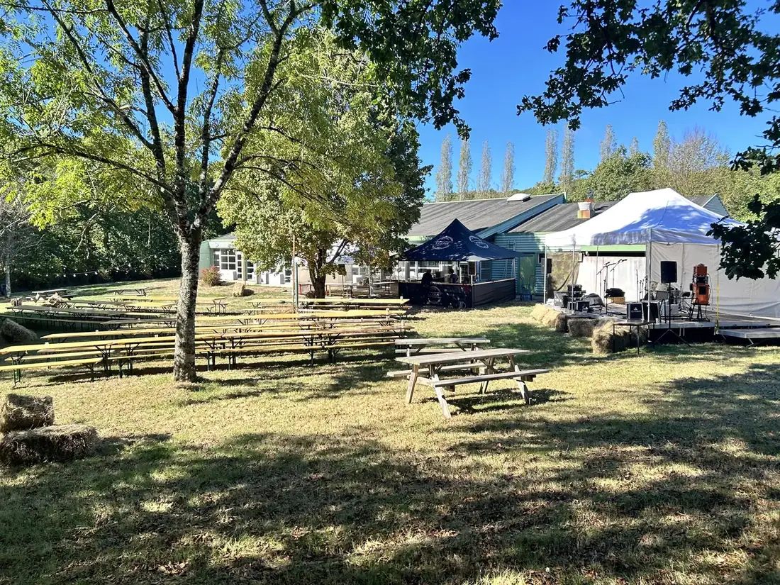 Baptême et repas de famille dans le parc de Tromelin